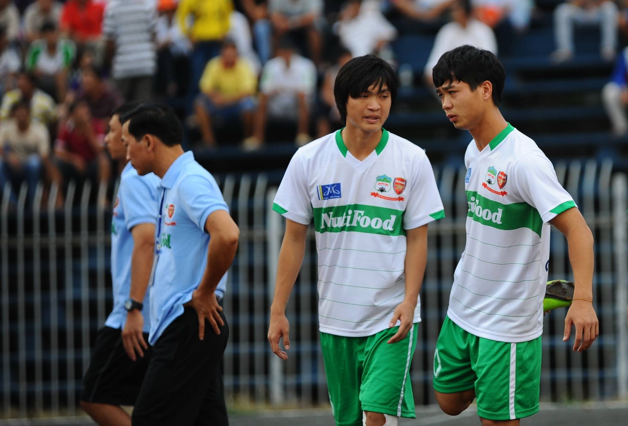 Tung những viên ngọc quý như Công Phượng, Tuấn Anh ra đấu trường V.League, bầu Đức khẳng định không lo ngại vấn đề bạo lực. Ảnh: Tùng Lê.