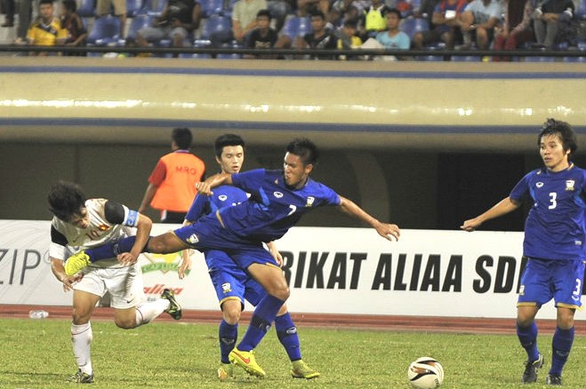 Bau Duc se cho U19 da V.League, khong ngan bao luc san co hinh anh