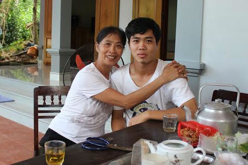 Cong Phuong tro ve trong vong tay cua gia dinh hinh anh