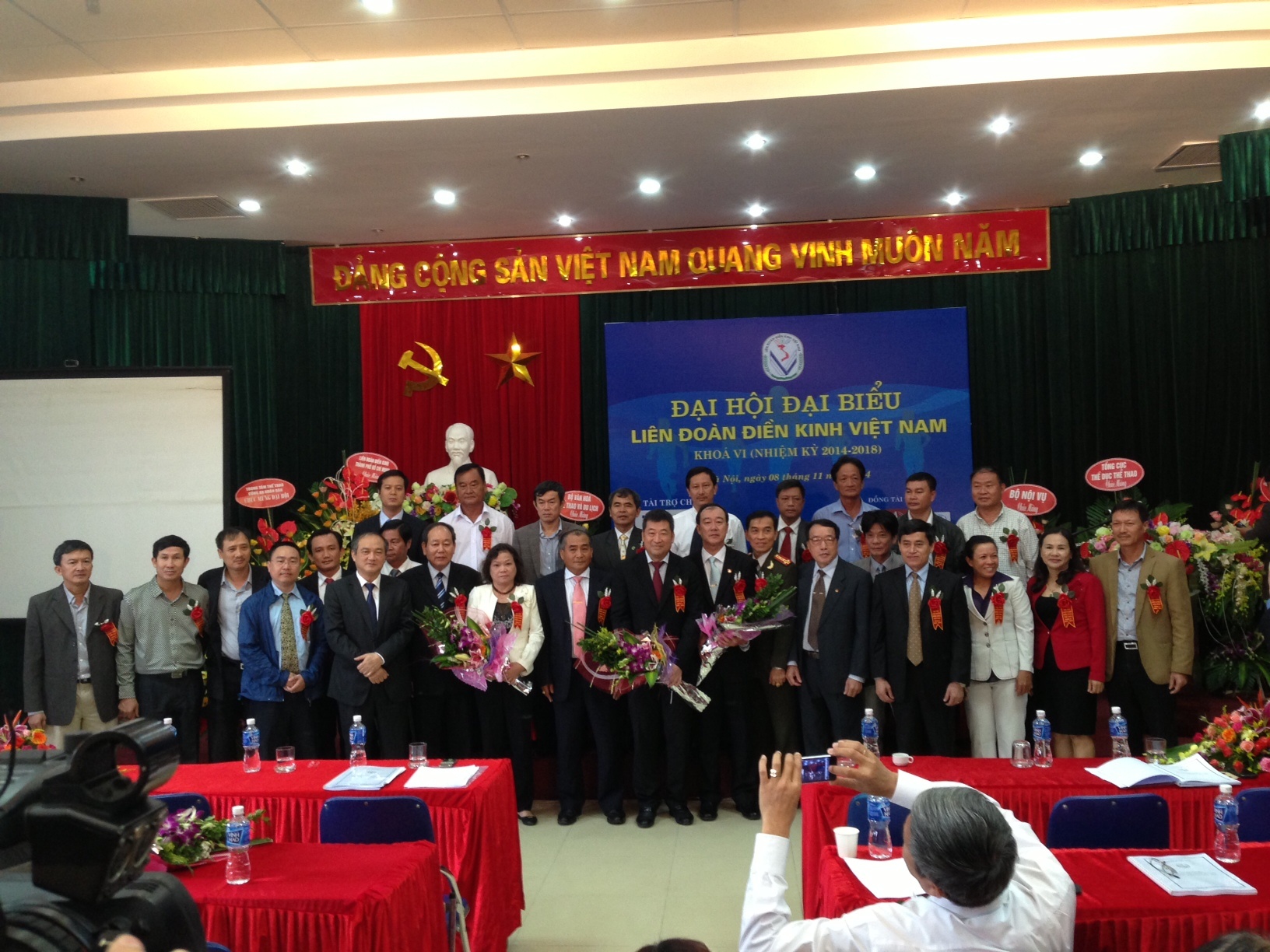 Doanh nhan dau tien tro thanh Chu tich Lien doan dien kinh hinh anh