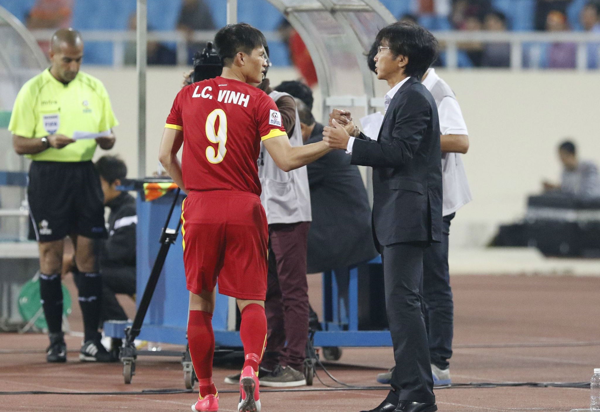 Khi HLV Miura gay soc… hinh anh