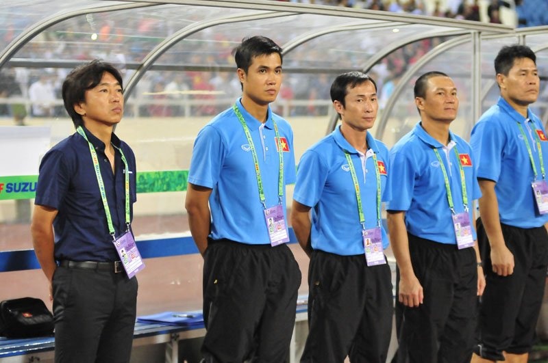 HLV Miura chưa có những trợ lý tốt nhất tại AFF Cup vừa qua. Ảnh S.N.