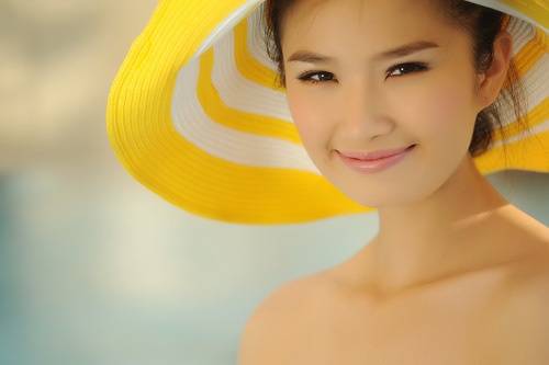 Năm 2002, khi đang theo tập bóng chuyền, thiếu nữ đất Yên Bái  15 tuổi đã được vận động gia nhập môn Vovinam mới được thành được thành lập. Nhờ có tố chất, nhất là sự phù hợp đặc biệt với môn này, lại khổ luyện nên võ sĩ trẻ con nhà nghèo đã liên tục tiến bộ. Chỉ sau 2 năm ăn tập, Dương đã đoạt ngay tấm HCB giải vô địch quốc gia, và một năm sau đó bước lên ngôi cao nhất. 