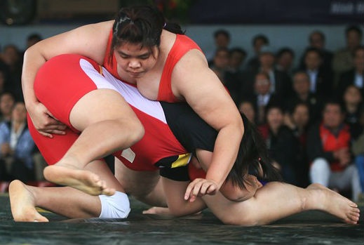 Nu kien tuong vat nang 106 kg mat nghe vi ly do hy huu hinh anh