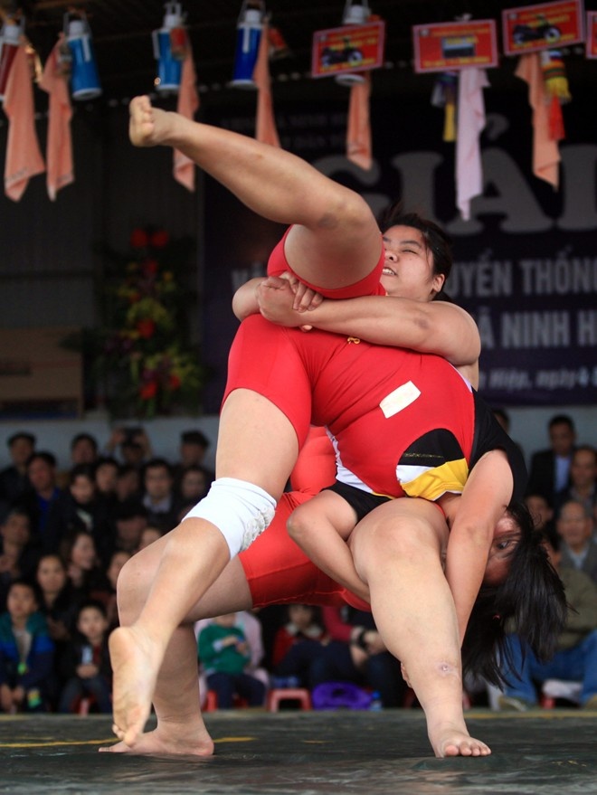 Sau khi ra quân, Hà Thị Nga vẫn tiếp tục nổi danh trên các sới vật làng.