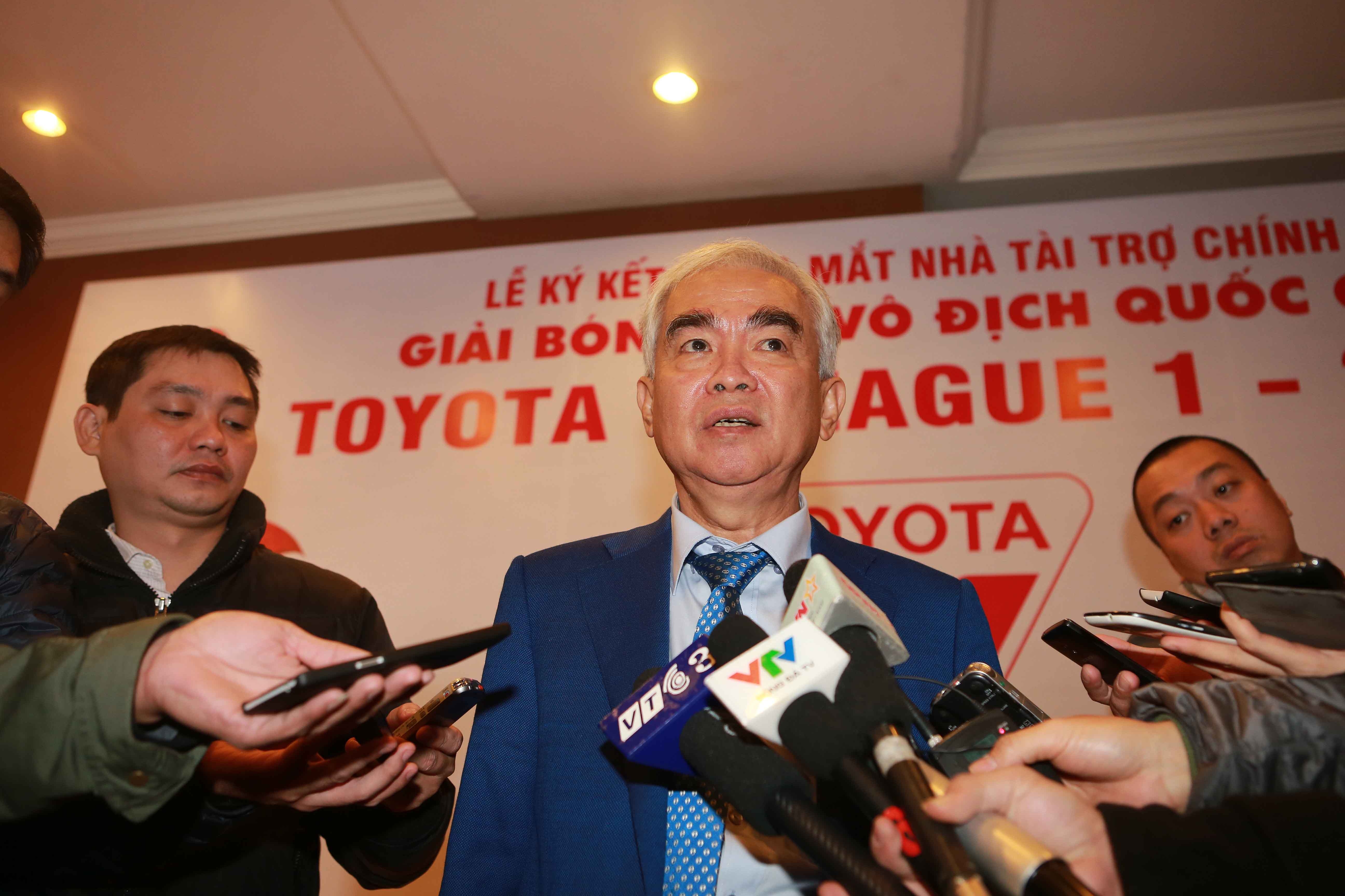 Trong tai V.League mat viec vi chu tich VFF nghi choi do hinh anh