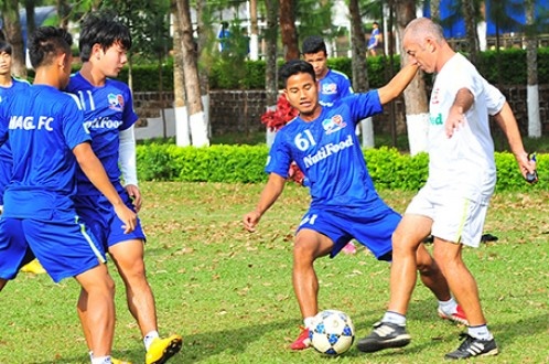 'Cau thu HAGL biet tu bao ve minh' hinh anh