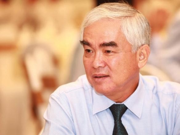 Phia sau nhung phat ngon on ao cua Chu tich VFF Le Hung Dung hinh anh