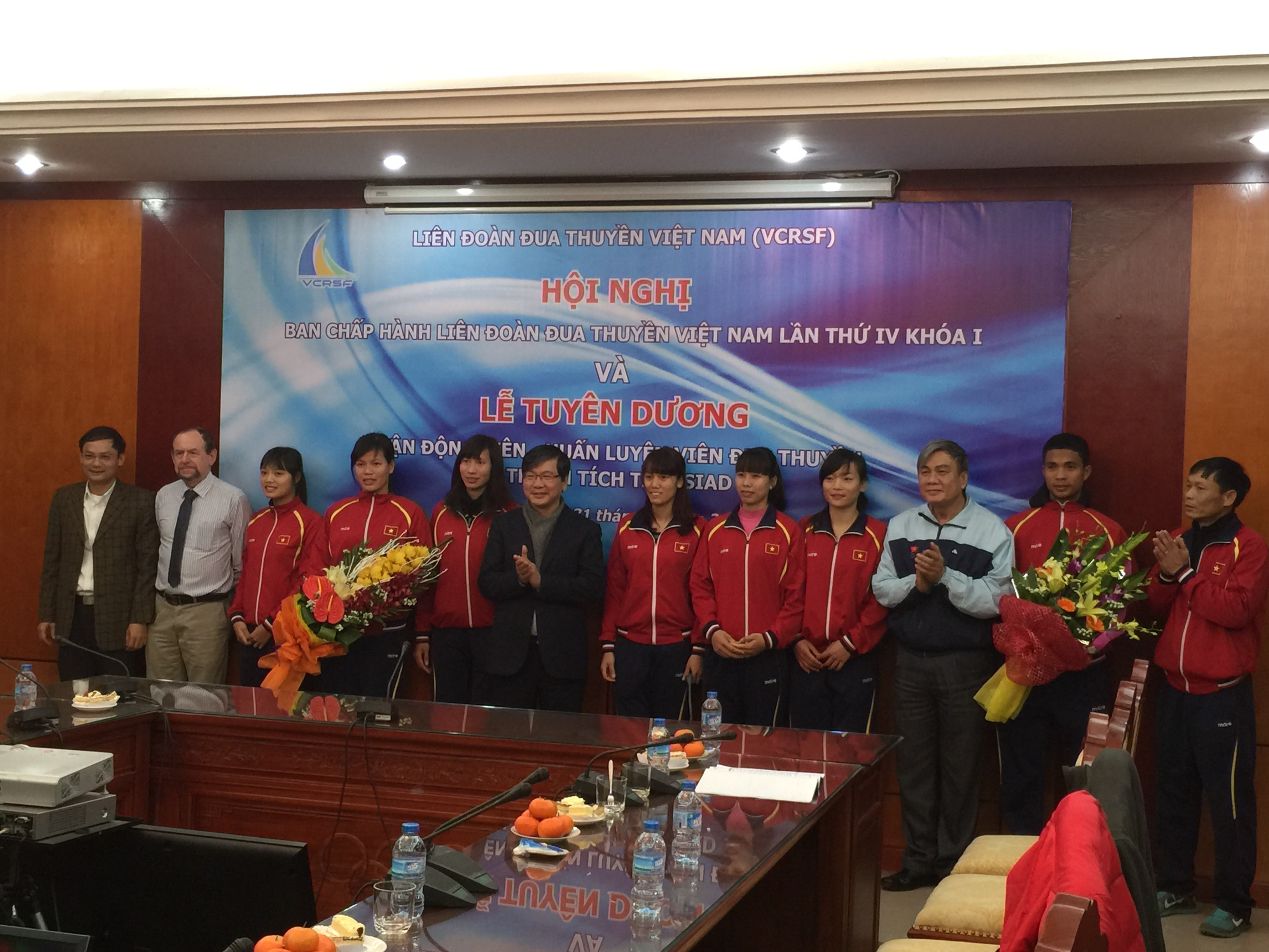 Doi tuyen rowing Viet Nam nhan thuong 80 trieu dong hinh anh