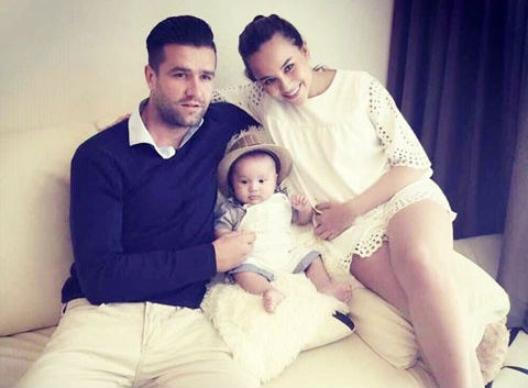 Ngoai binh an Tet o VN: Ke du xuan, nguoi vui duyen moi hinh anh