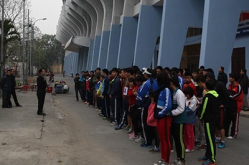 San Lach Tray dong cua, HLV keu cuu hinh anh