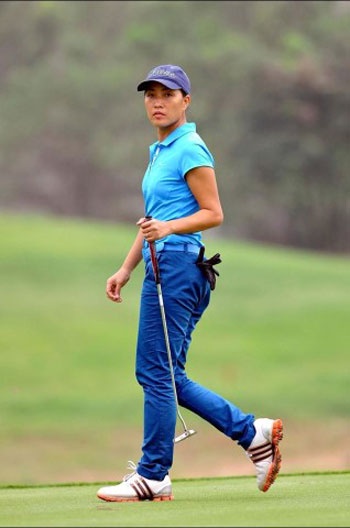 ... và quý bà sân golf.