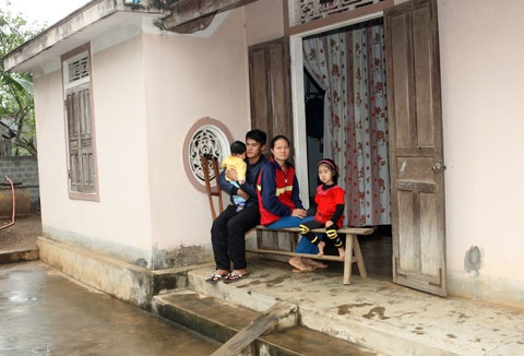 Gia cảnh khốn khó của Anh Hùng.