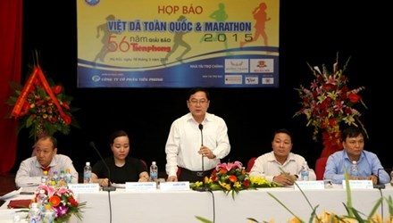 Ông Lê Xuân Sơn - Tổng biên tập Báo Tiền Phong, Trưởng ban tổ chức giải phát biểu tại buổi họp báo. Ảnh: Tiền phong.