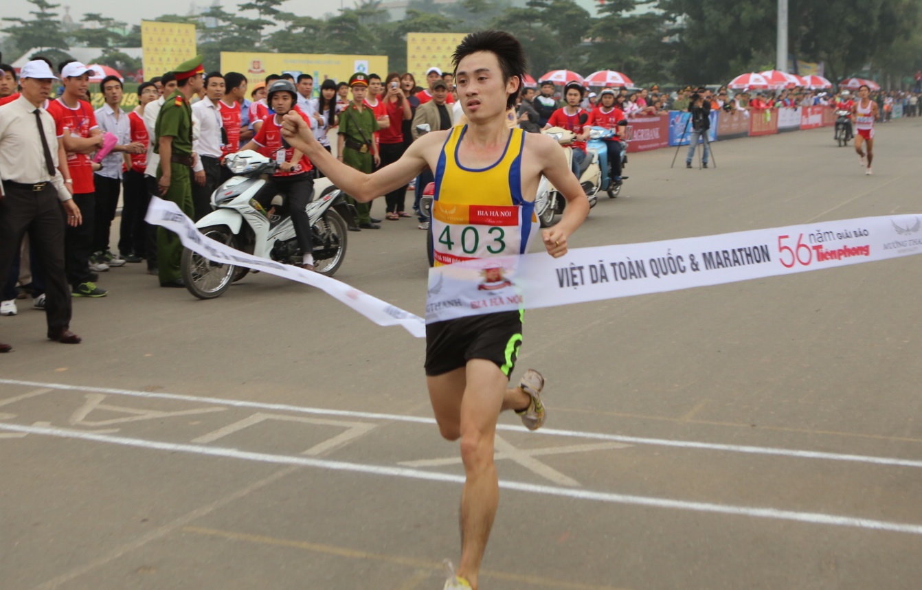 Bui The Anh vuot HCV marathon SEA Games hon 2 phut hinh anh