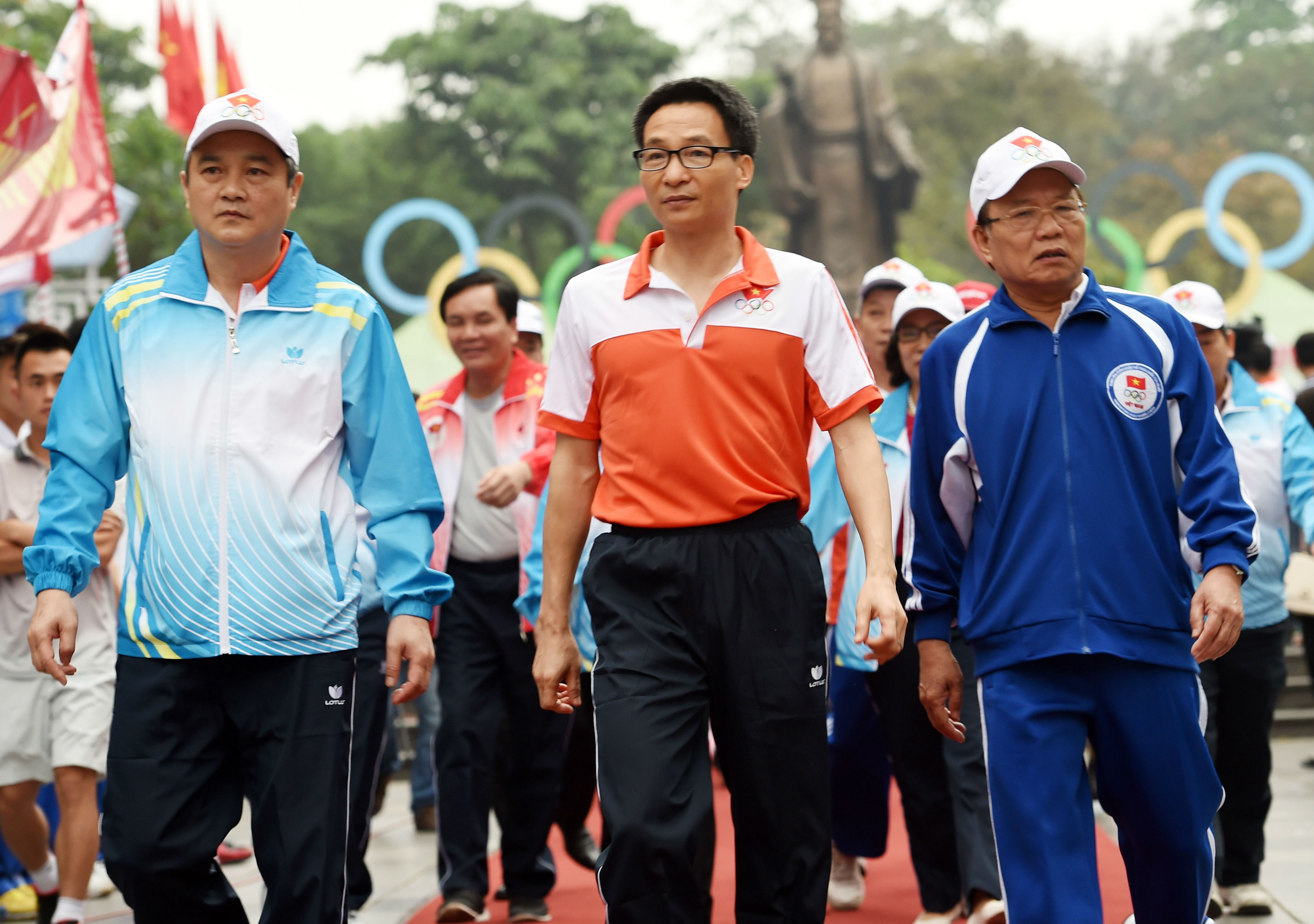Pho thu tuong Vu Duc Dam du Ngay chay Olympic hinh anh