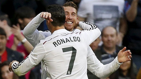 Danh bai Malaga 3-1, Real bam sat Barca hinh anh