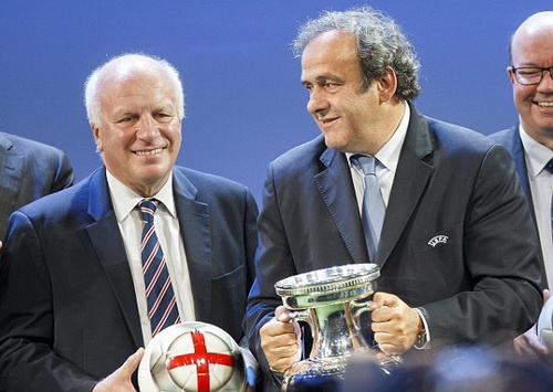 Chủ tịch UEFA Michel Platini (phải).