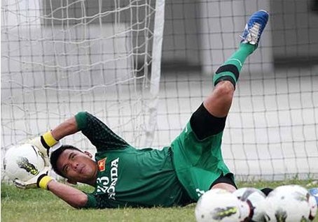 Them mot quyet dinh kho hieu cua HLV Miura hinh anh