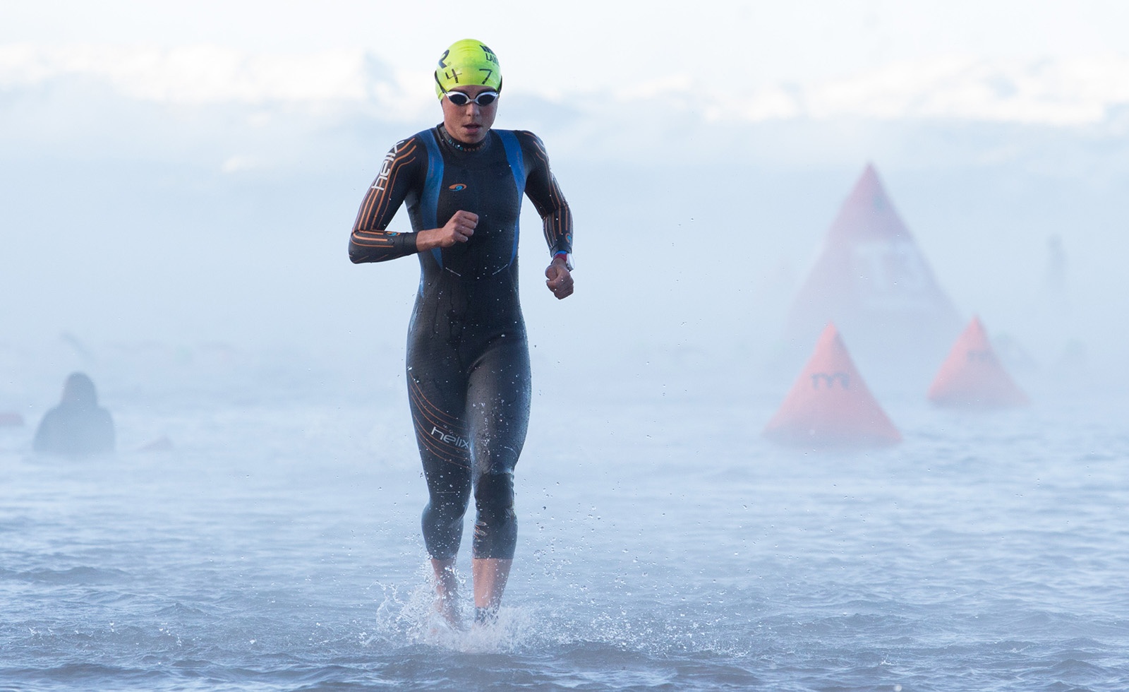 'Ironman 70.3 tai Da Nang se thuc day mon triathlon o VN' hinh anh