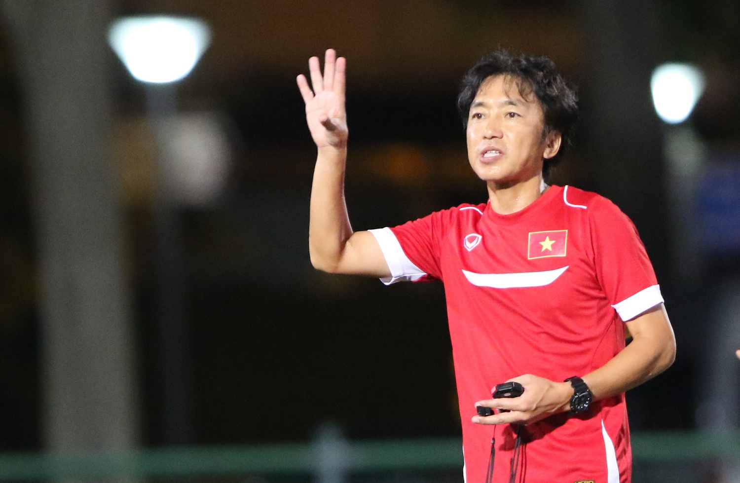 Miura khien chu nha bo hoi tai xep lich tap cho U23 VN hinh anh