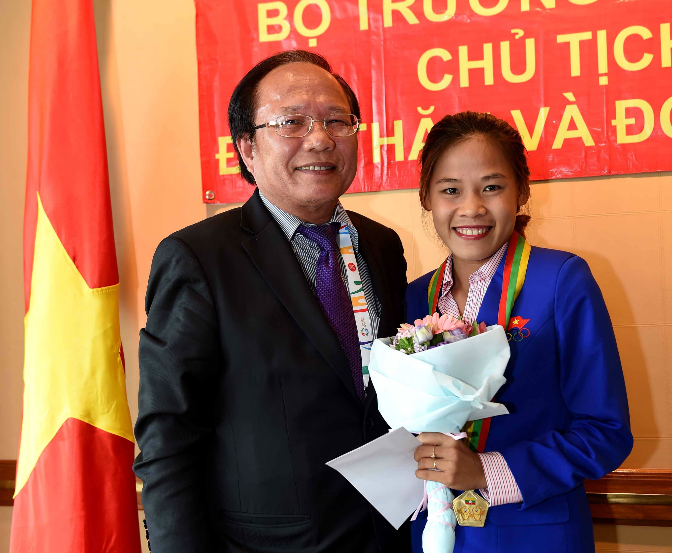 Thanh Phuc nhan lai HCV SEA Games sau 18 thang hinh anh