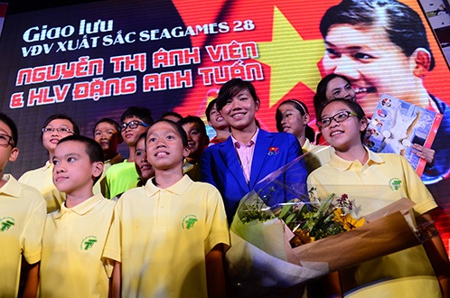 Tu 'bua an cong viec' cua Anh Vien... hinh anh