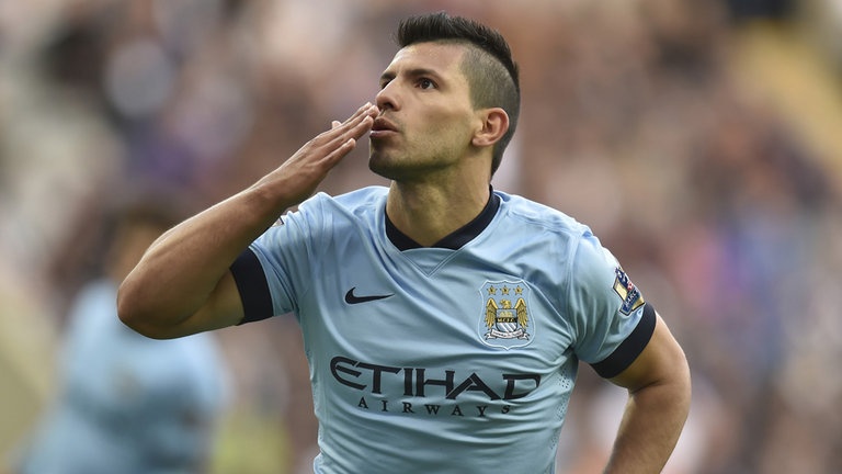 Sergio Aguero se den Viet Nam cung Man City hinh anh