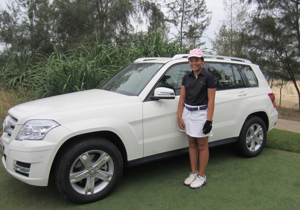 Nu golf thu 15 tuoi kiem tien ty hinh anh