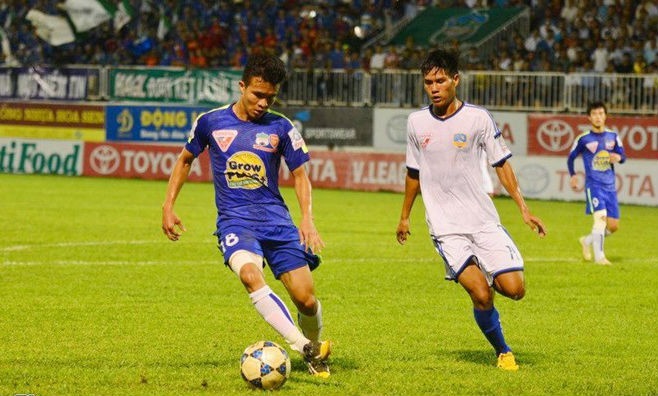 HLV Hoang Van Phuc: 'HAGL van con nhieu co hoi tru hang' hinh anh