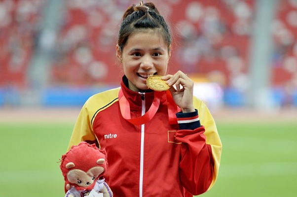 HLV lo lang vi Nguyen Thi Huyen tap it hinh anh