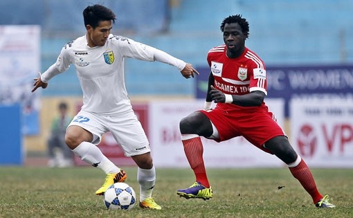 Bi bam duoi, nhung Binh Duong van du suc vo dich hinh anh