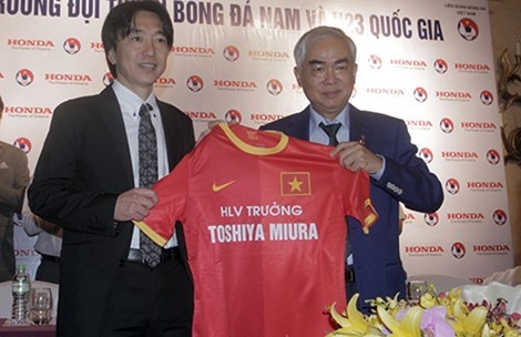 VFF khong sa thai Miura vi khong dam thua nhan sai lam hinh anh