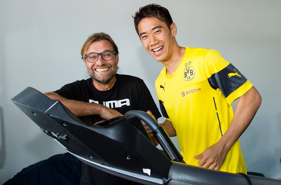 Kagawa tro lai Anh de viet not giac mo dang do hinh anh