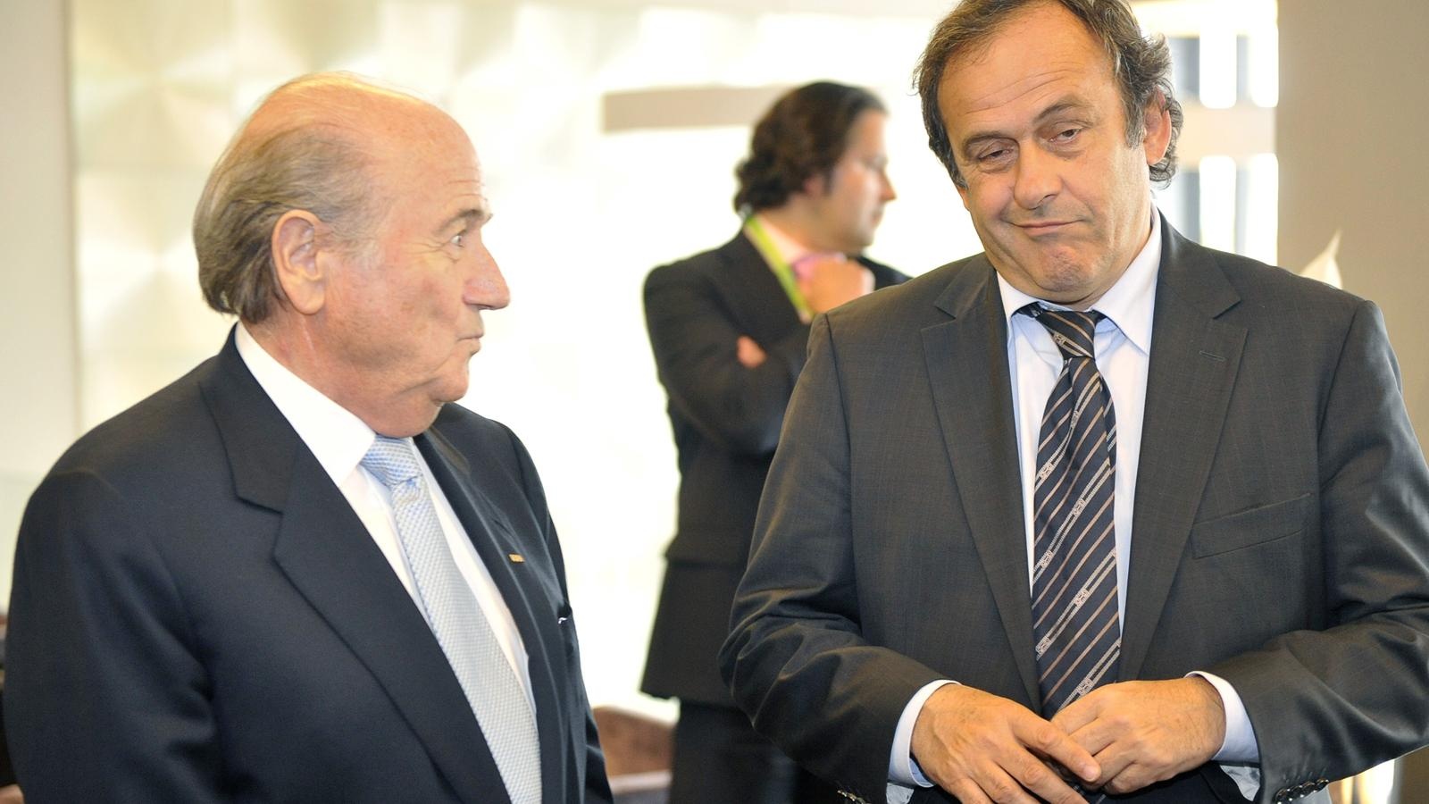 Platini tiet lo ly do nhan 2 trieu franc tu Blatter hinh anh