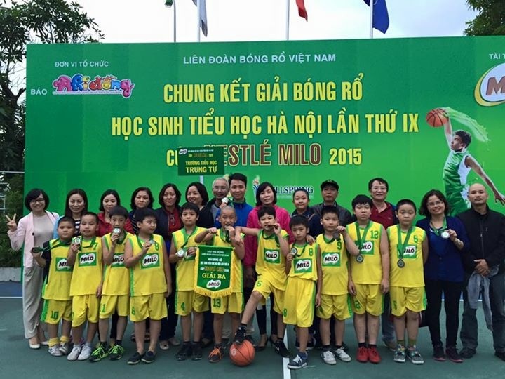 Ket thuc giai bong ro hoc sinh tieu hoc Ha Noi hinh anh