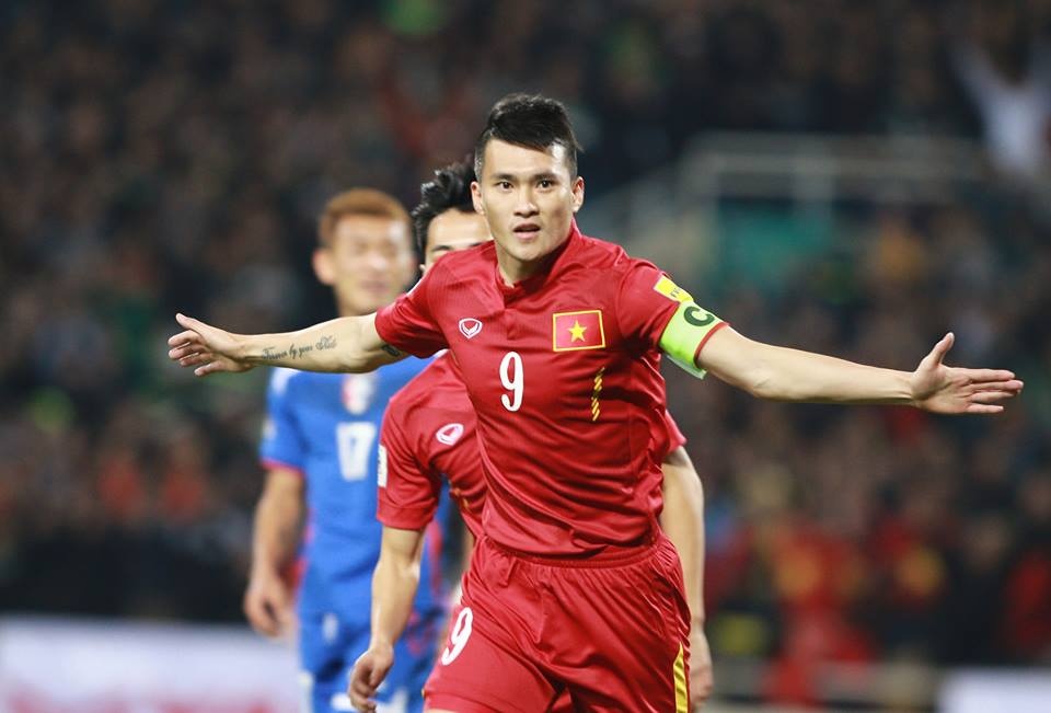 Cong Vinh lap ky luc trong ngay ra mat cua Huu Thang hinh anh