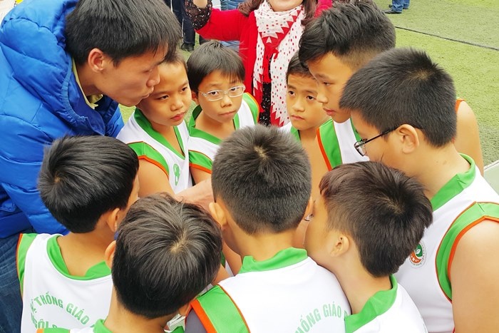 Hon 100 truong tieu hoc du giai bong ro hoc sinh Ha Noi 2016 hinh anh