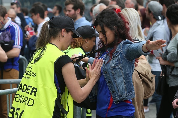 Phap so tan trung tam bao chi Euro 2016 vi tin nhan danh bom hinh anh