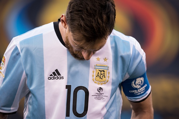 Ban linh cua Maradona la thu Messi con thieu hinh anh