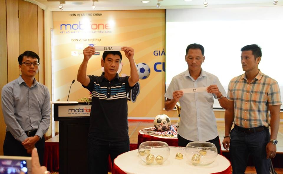 HAGL lan dau cu dai dien du giai thieu nien toan quoc hinh anh