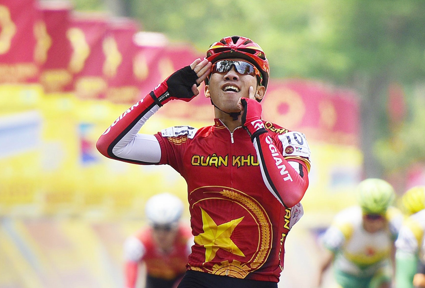 Cua-ro tre Thanh Tung toa sang o chang 7 hinh anh