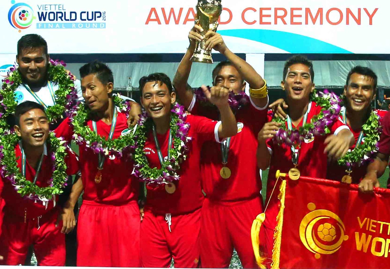 Doi bong Myanmar vo dich giai bong da phong trao o Viet Nam hinh anh