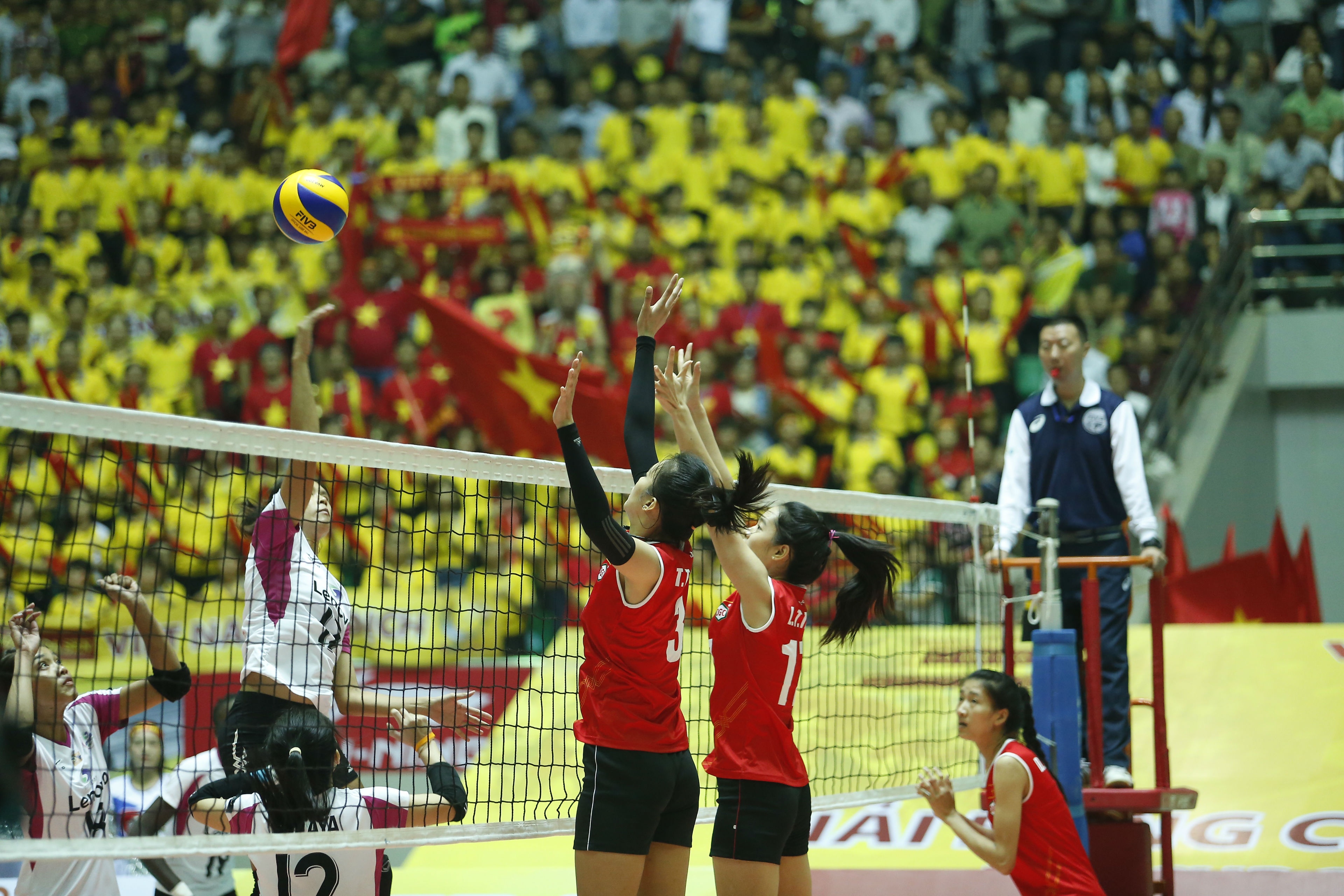 Viet Nam thua nhanh o chung ket VTV Cup 2016 hinh anh