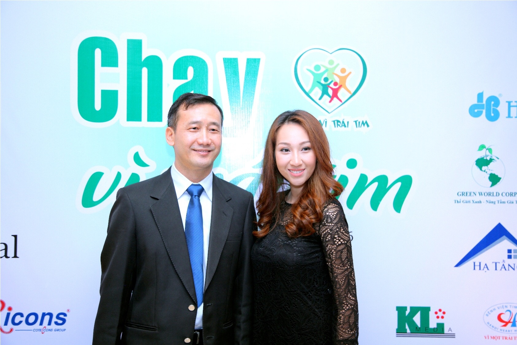 Nhieu ca si du giai chay vi trai tim hinh anh