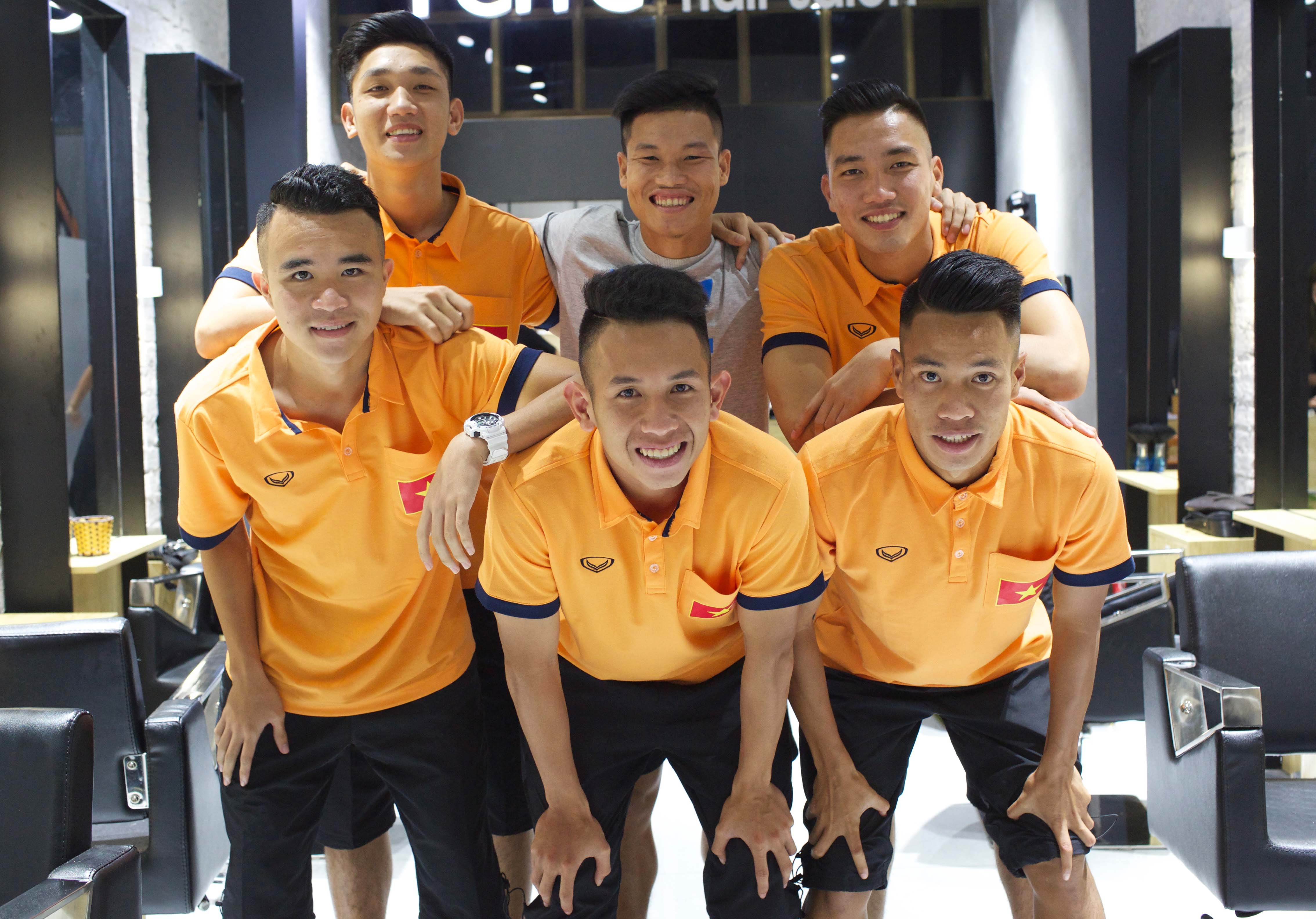 Hot boy U19 cung dan anh HAGL cat toc kieu Beckham hinh anh