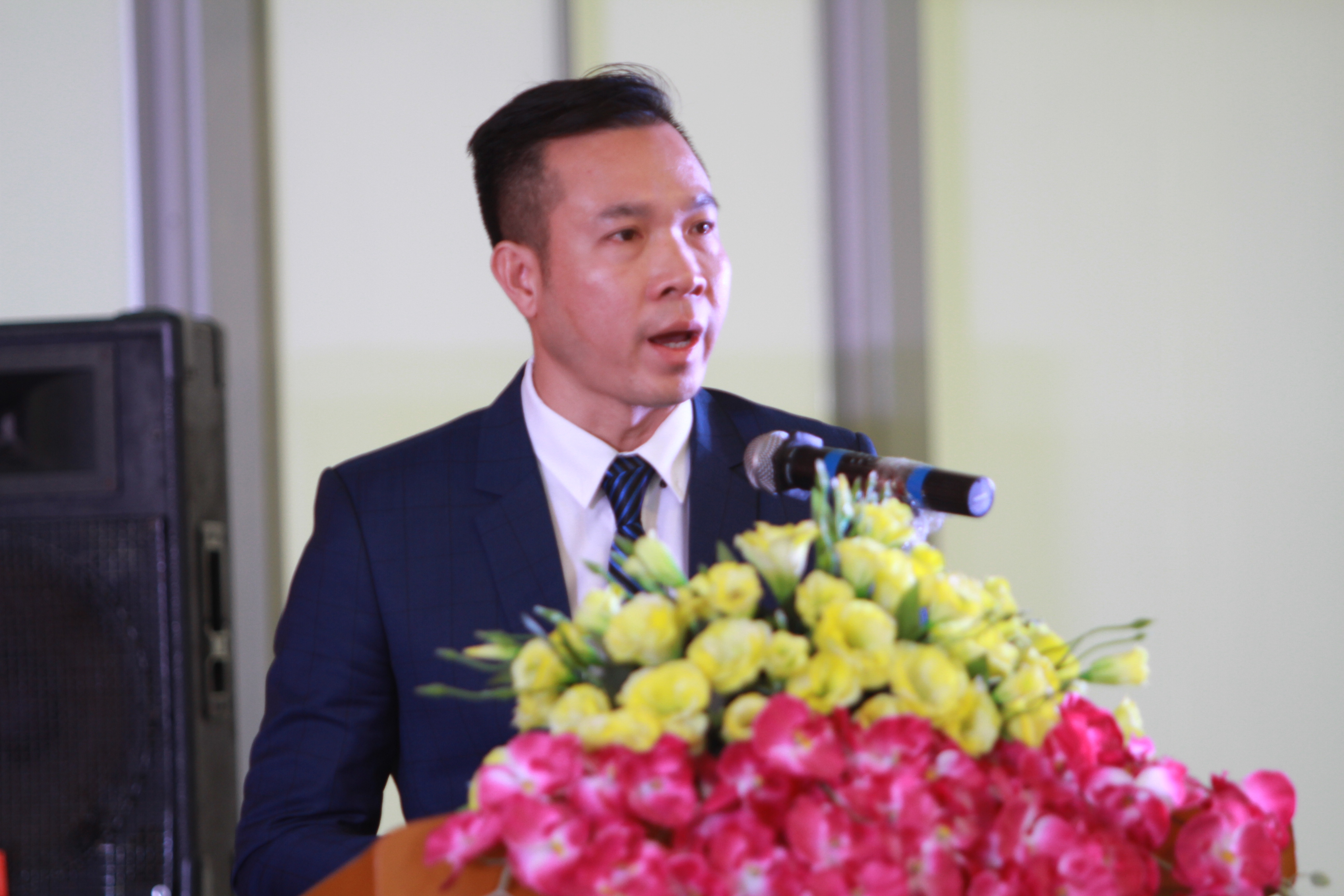 Hoang Xuan Vinh tri an gia dinh xa thu Tran Oanh hinh anh