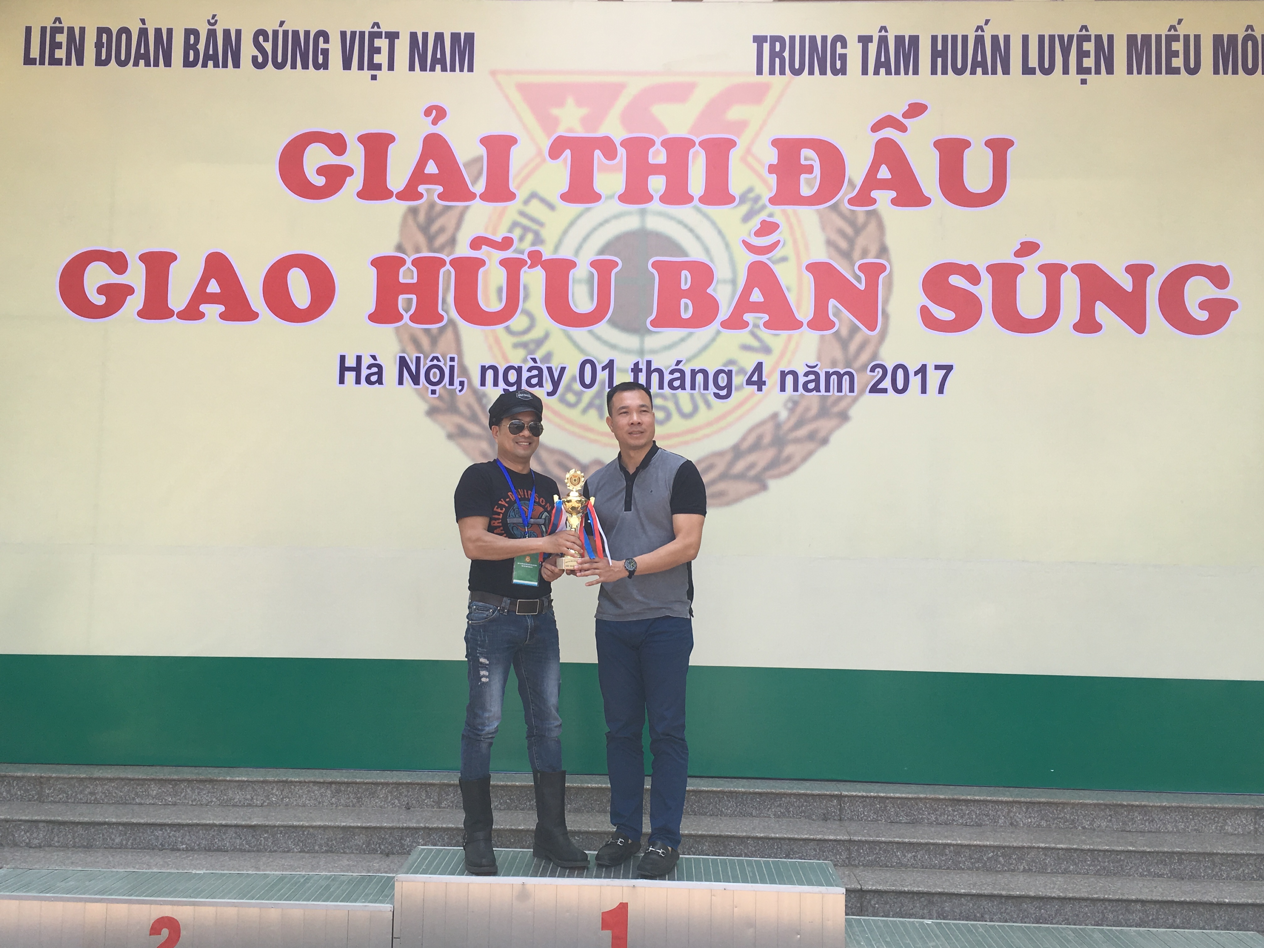 Hoang Xuan Vinh ban sung quan dung anh 1
