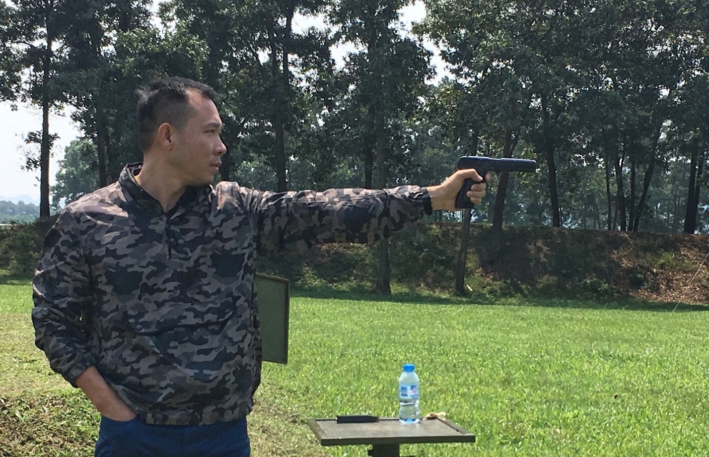 Hoang Xuan Vinh tham gia giai ban sung giao huu hinh anh