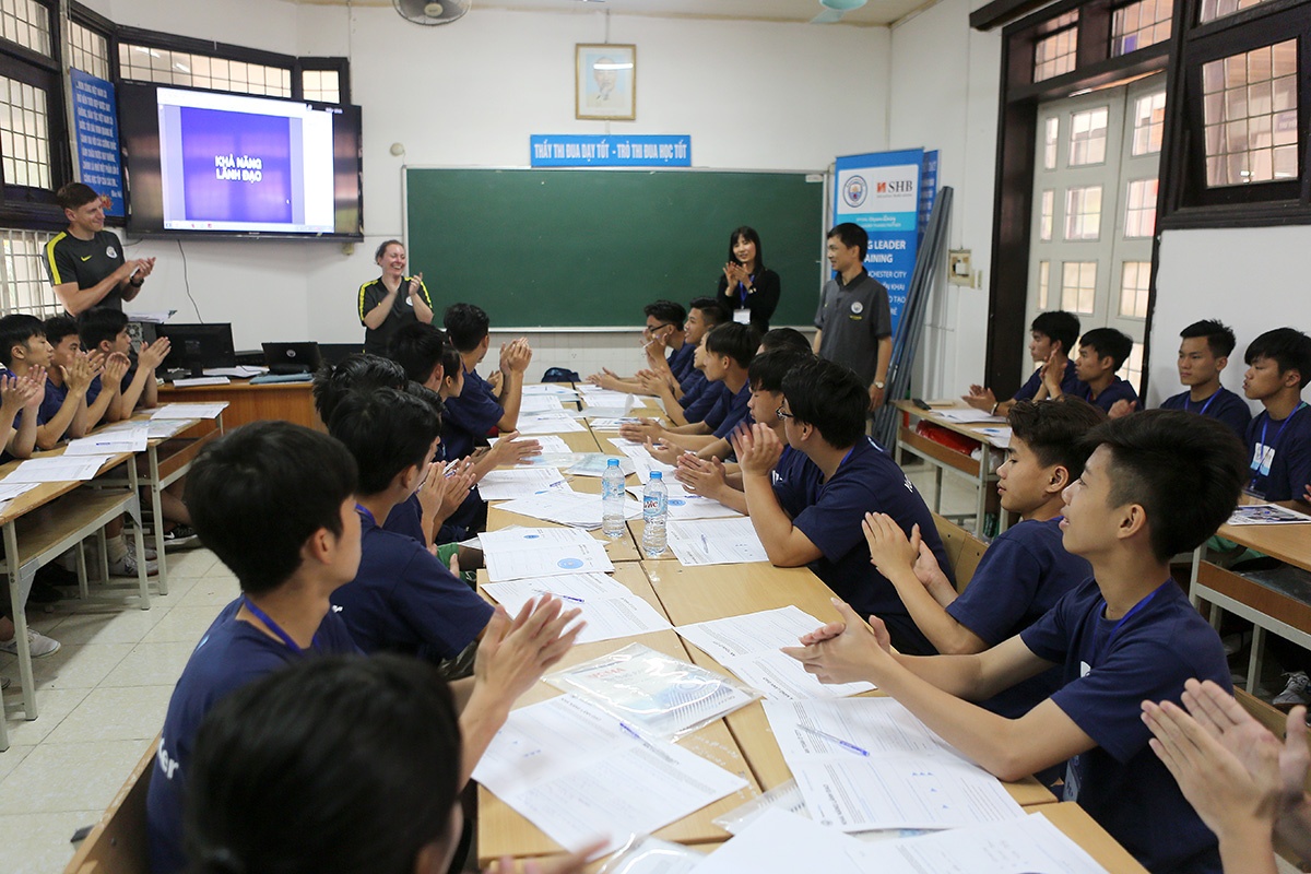 3 hoc vien Viet Nam duoc Man City dao tao anh 2